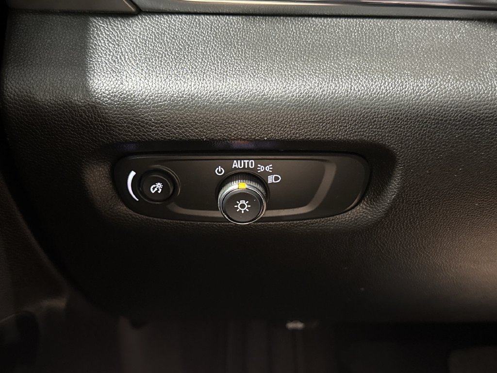 Used 2023 Chevrolet Traverse LT w/ LPO, Floor Liner Package AWD/4WD image 18