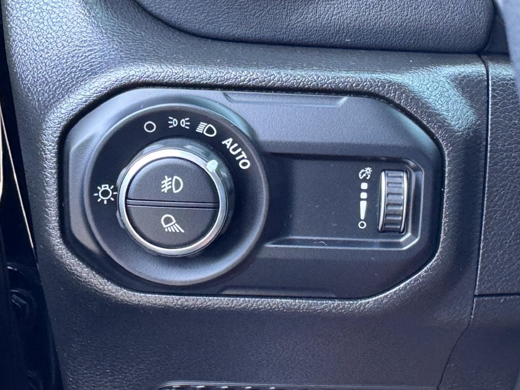 Used 2023 Jeep Gladiator Overland AWD/4WD image 31