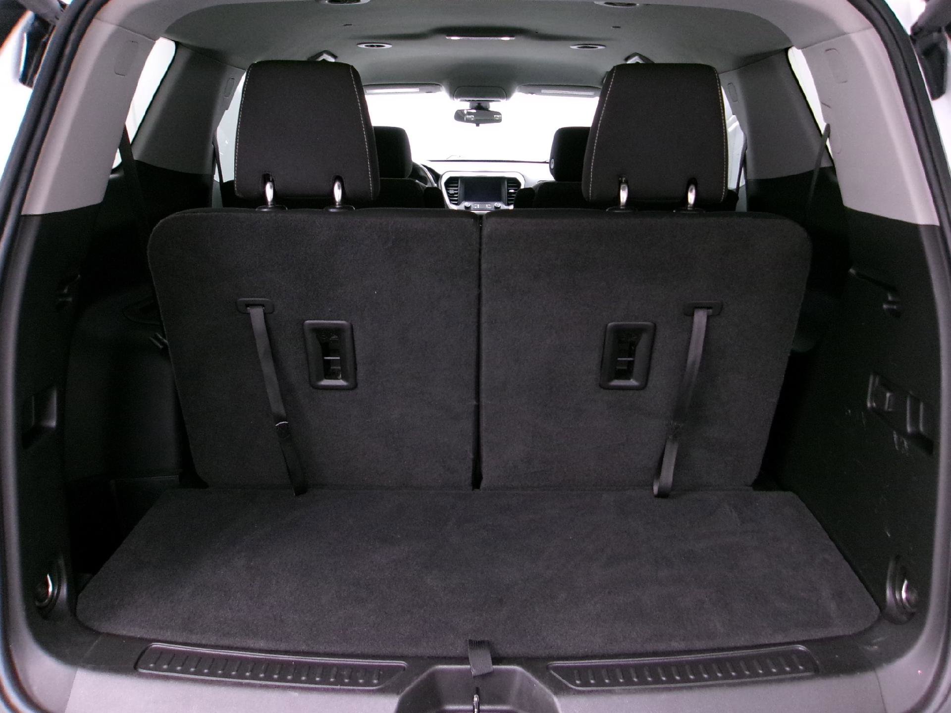 Certified 2022 GMC Acadia SLE w/ Driver Convenience Package image 12