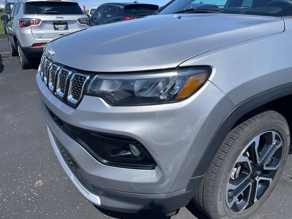 Used 2023 Jeep Compass Limited AWD/4WD image 32