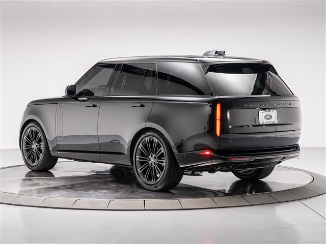 Used 2025 Land Rover Range Rover SE image 3
