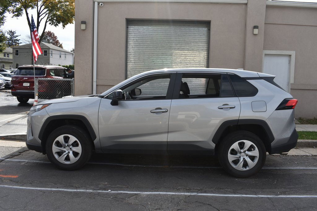Used 2025 Toyota RAV4 LE image 9