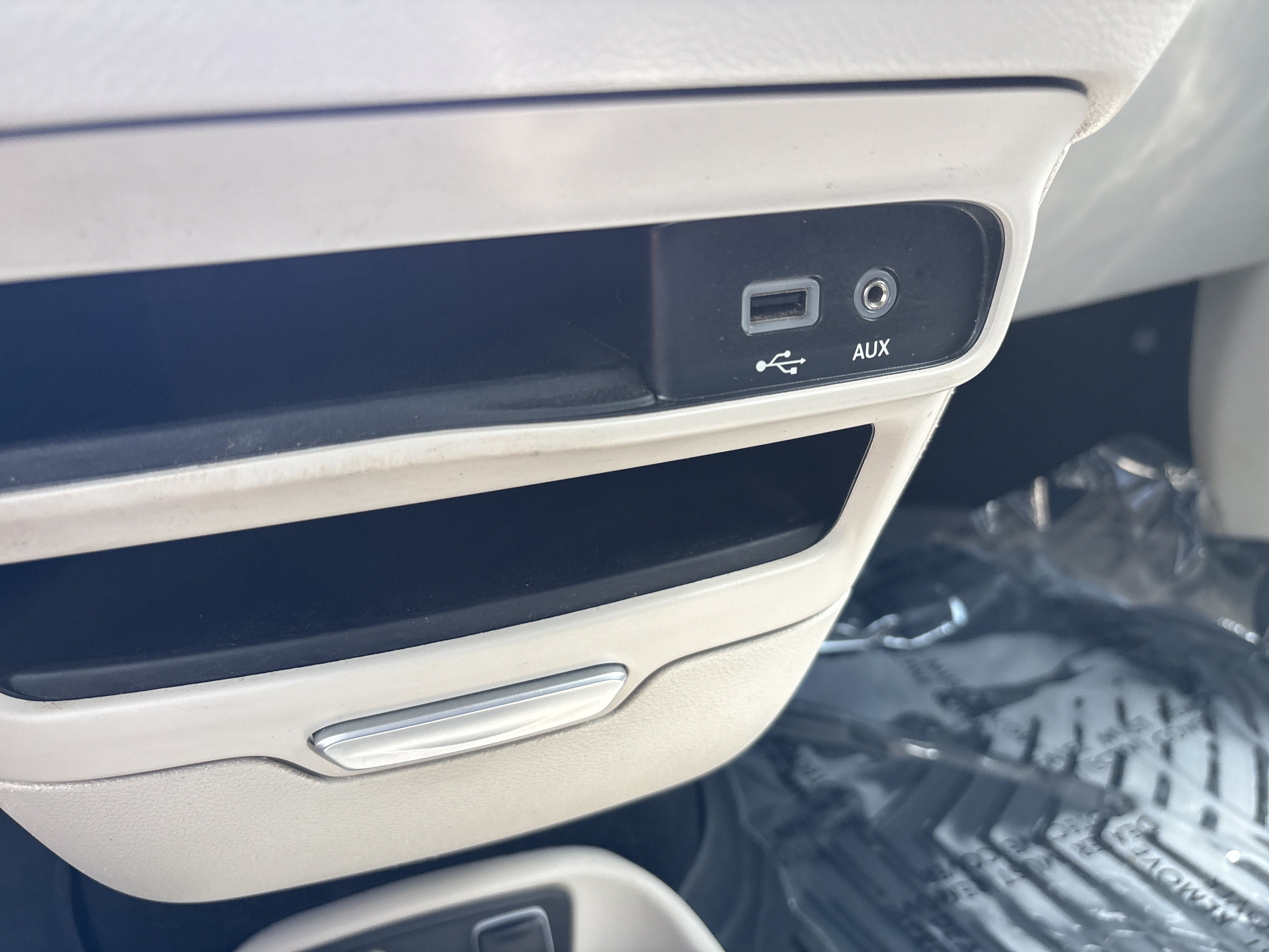 Used 2017 Chrysler Pacifica Touring Plus w/ Tire & Wheel Group FWD image 29