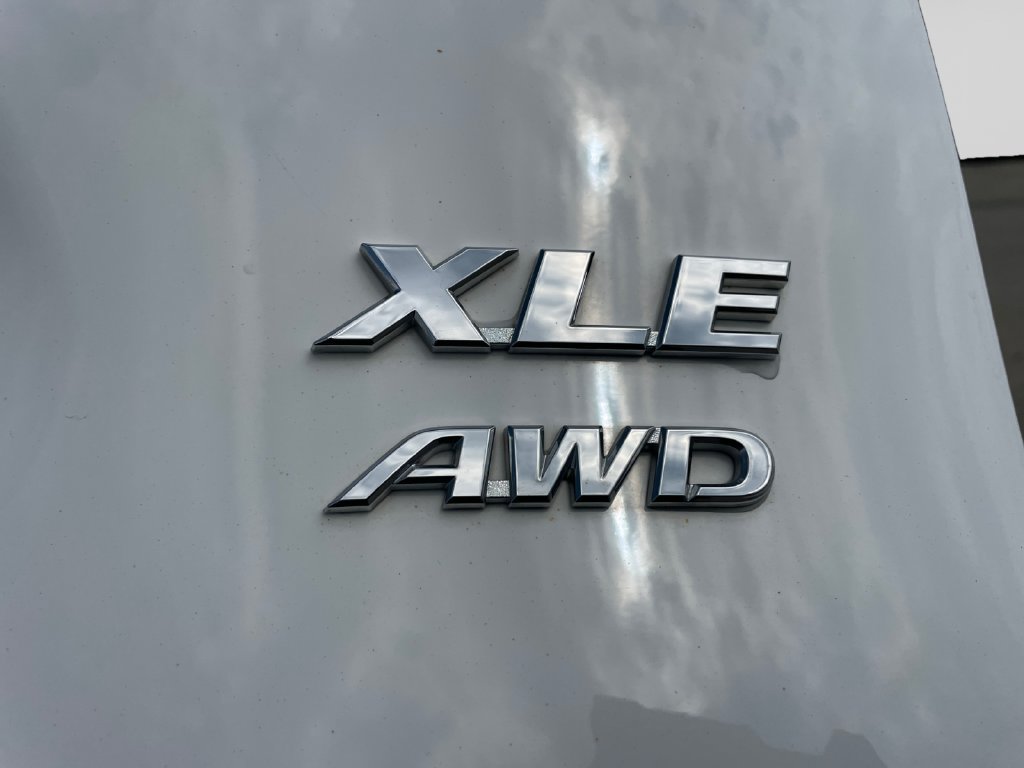 Used 2019 Toyota RAV4 XLE Premium w/ Cold Weather Package AWD/4WD image 18