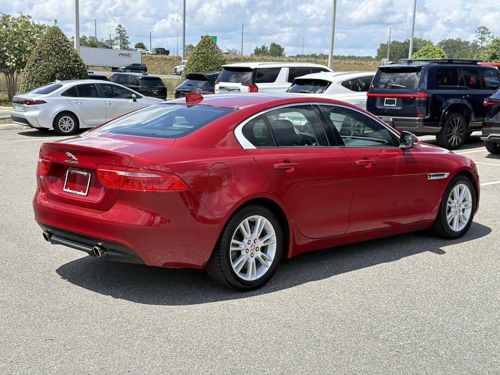 Used 2017 Jaguar XE Premium RWD image 5