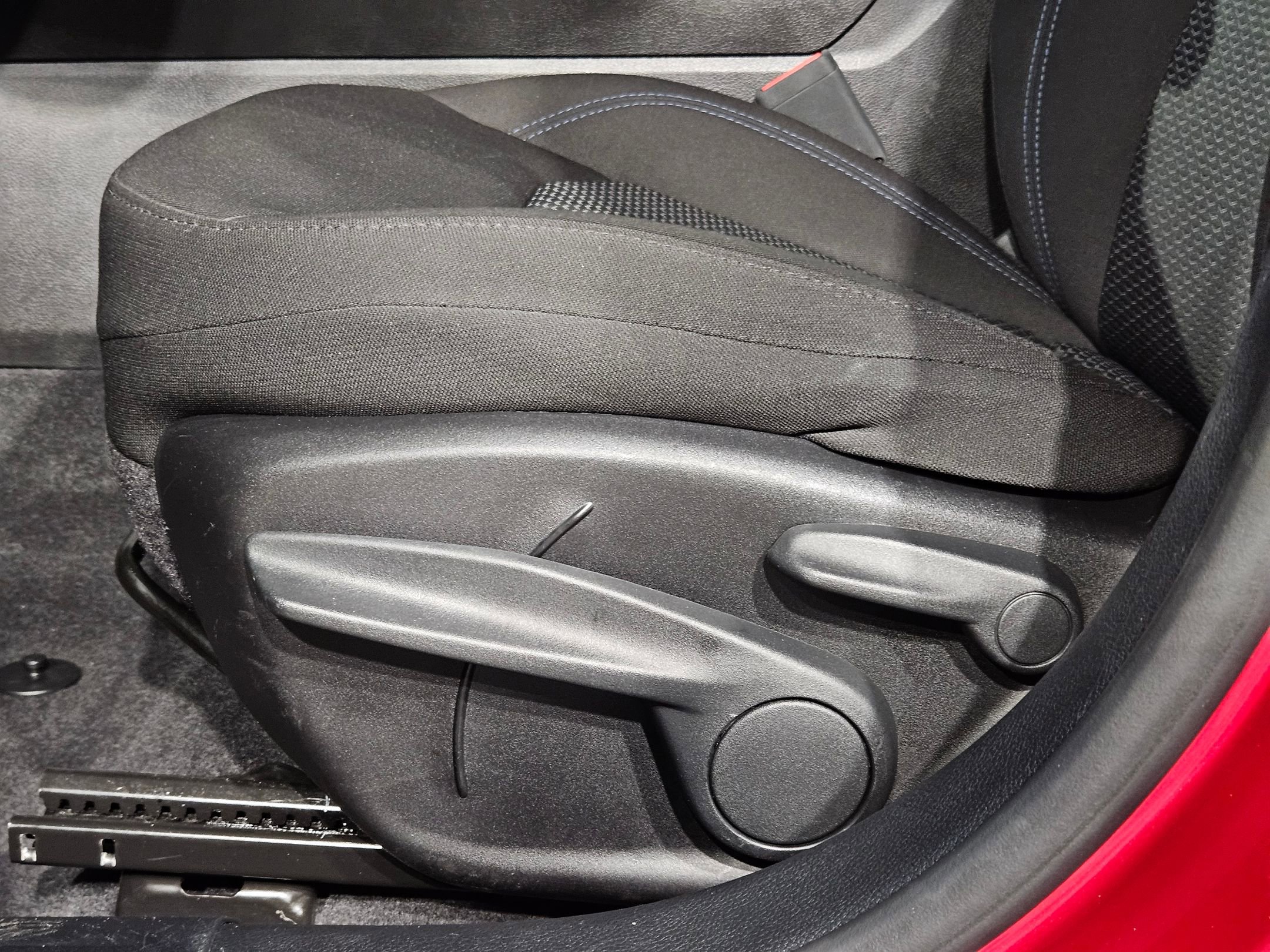 Used 2025 Jeep Compass Sport image 22