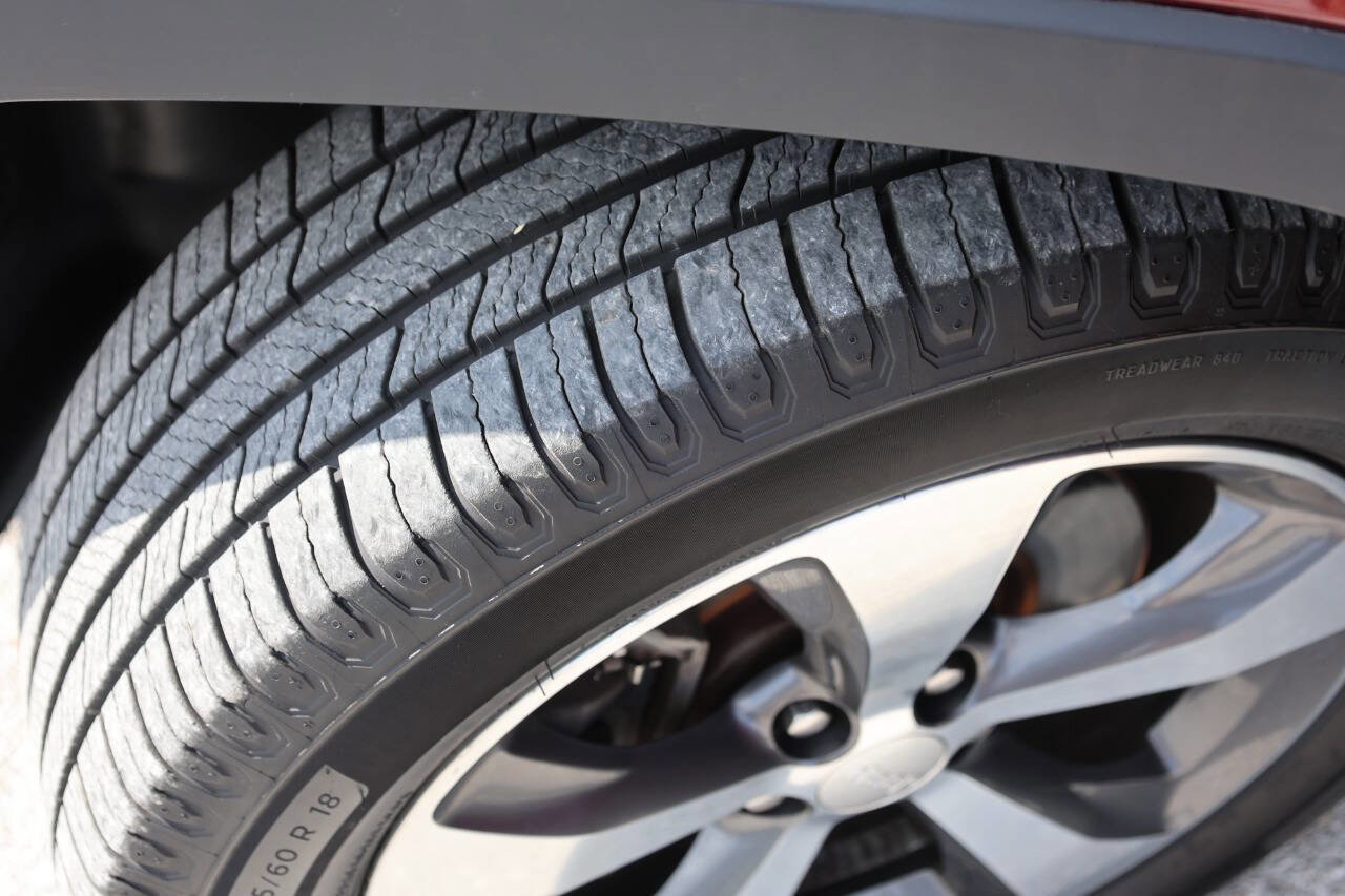 Used 2019 Jeep Cherokee Limited image 25