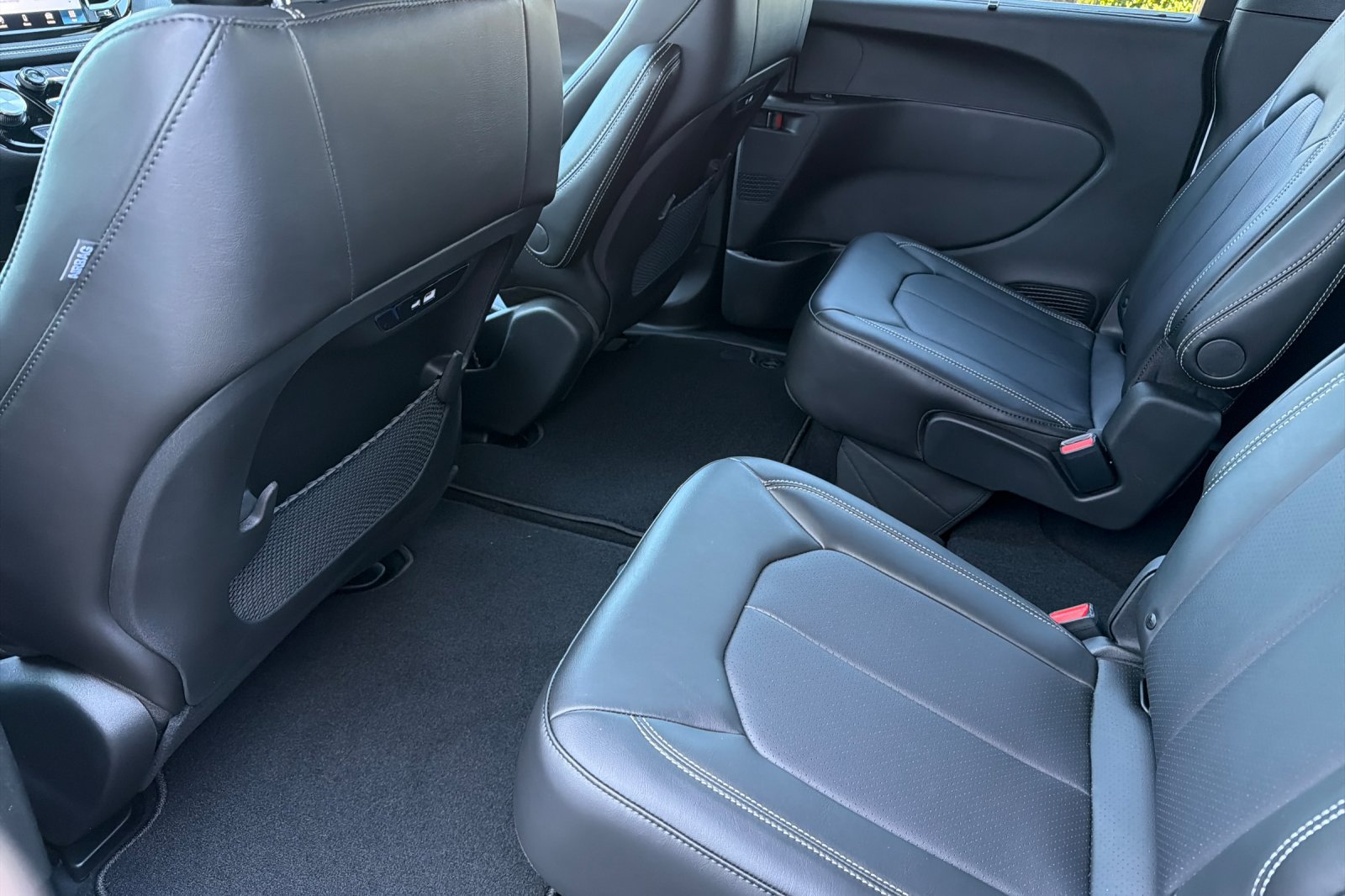 New 2026 Chrysler Pacifica Select AWD/4WD image 10