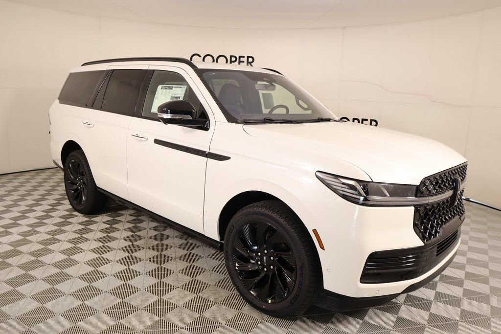 New 2025 Lincoln Navigator Reserve w/ Jet Appearance Package image 1