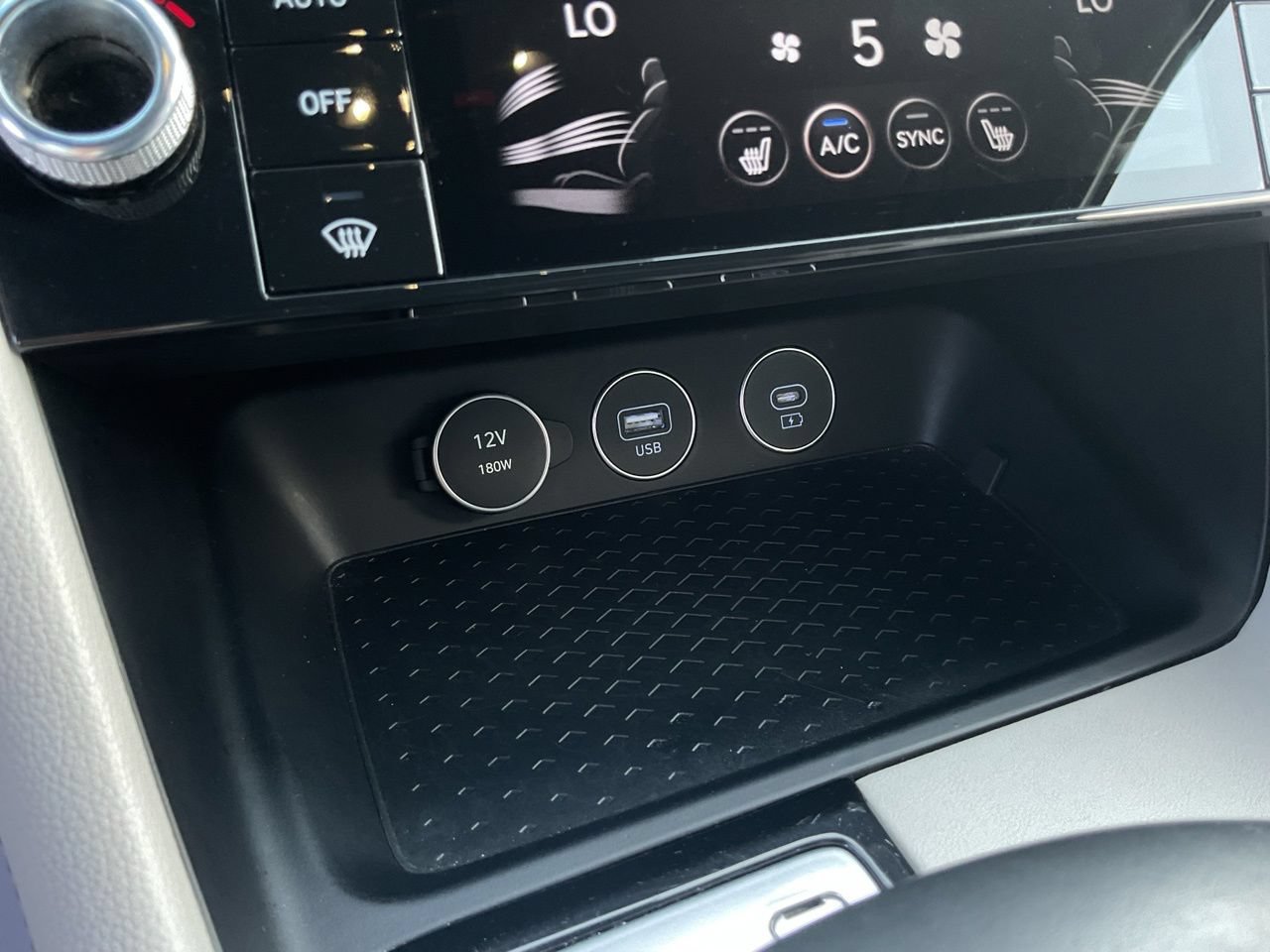 Used 2025 Genesis G70 2.5T RWD image 23