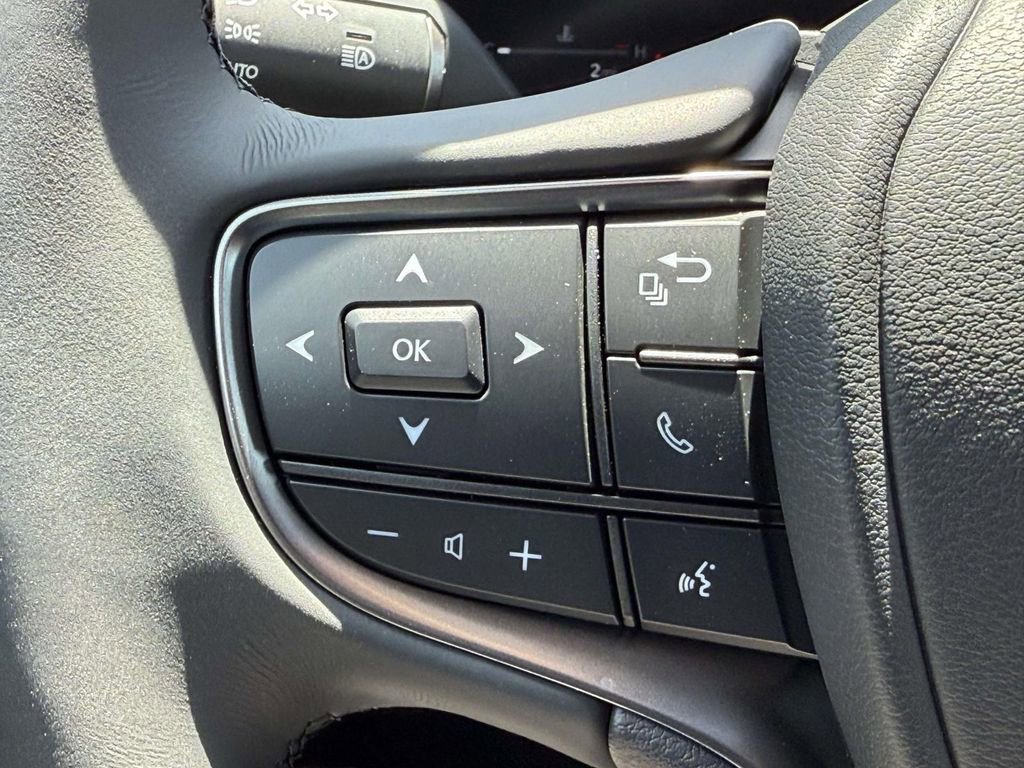 New 2026 Lexus UX 300h AWD image 18
