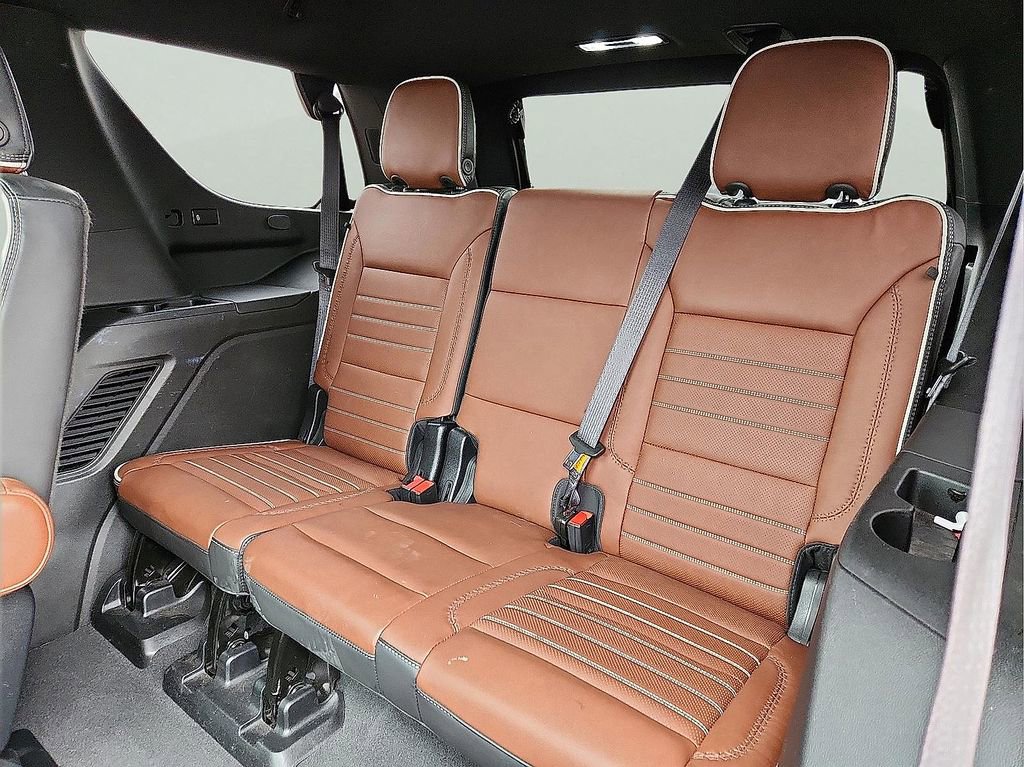 Used 2023 GMC Yukon Denali Ultimate AWD/4WD image 11