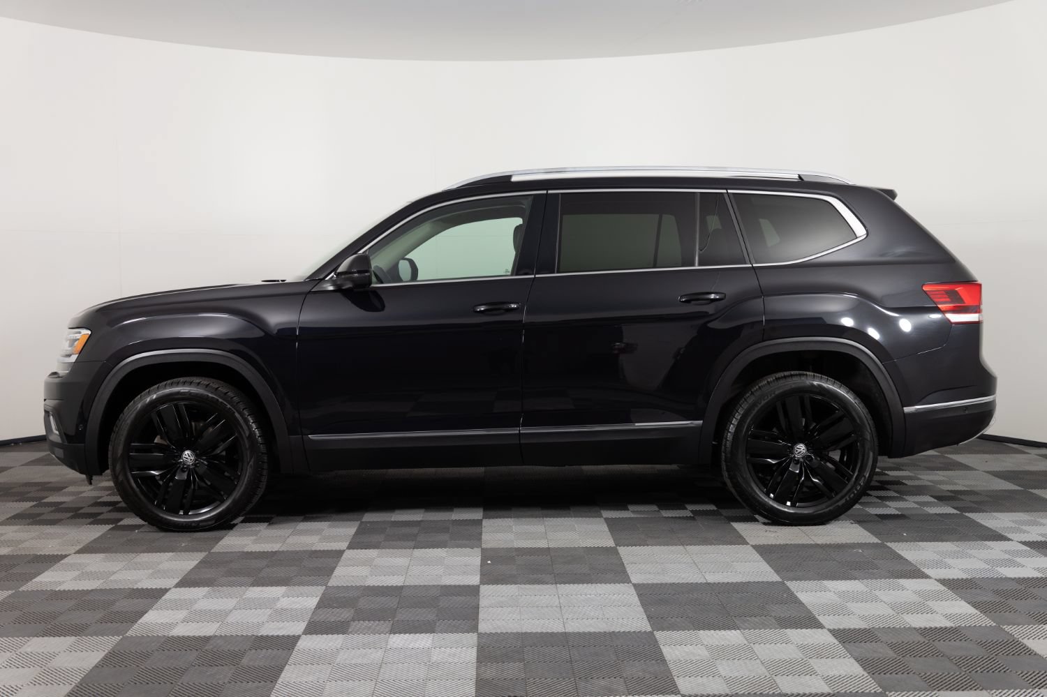 Used 2019 Volkswagen Atlas SEL Premium AWD/4WD image 3
