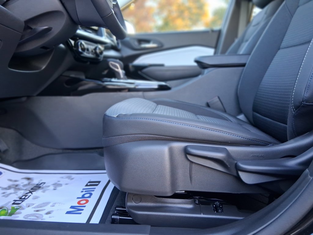 New 2026 Chevrolet Trax LT w/ Sunroof Package FWD image 21