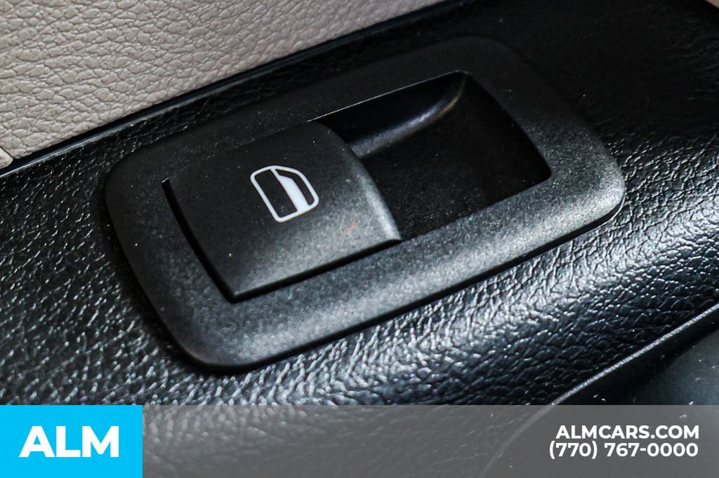 Used 2024 Chrysler Pacifica Touring-L image 53