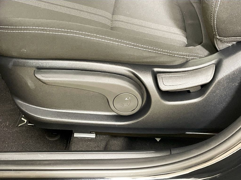 Used 2023 Hyundai Venue SEL image 24