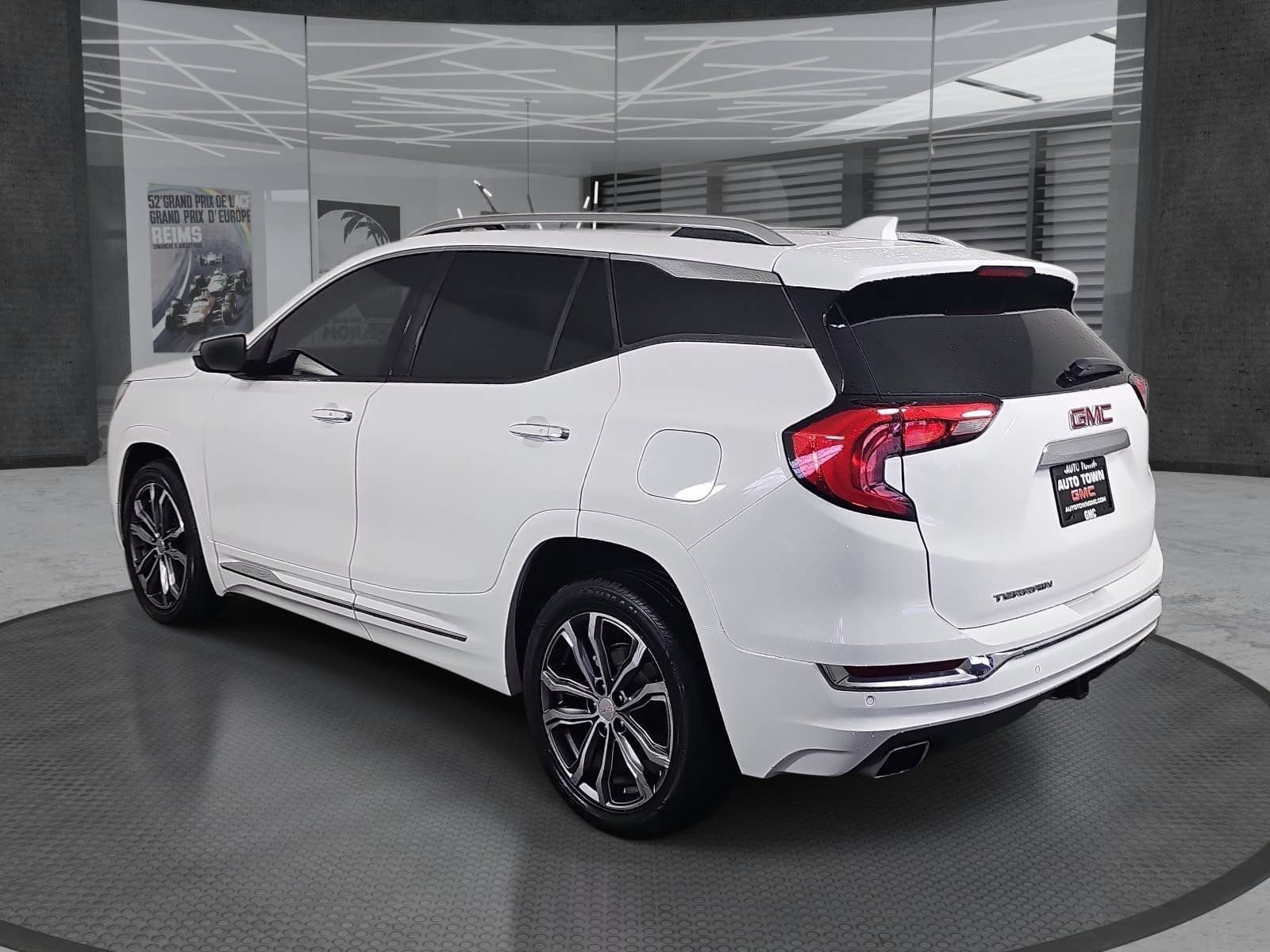 Used 2018 GMC Terrain Denali w/ Advanced Safety Package FWD image 7