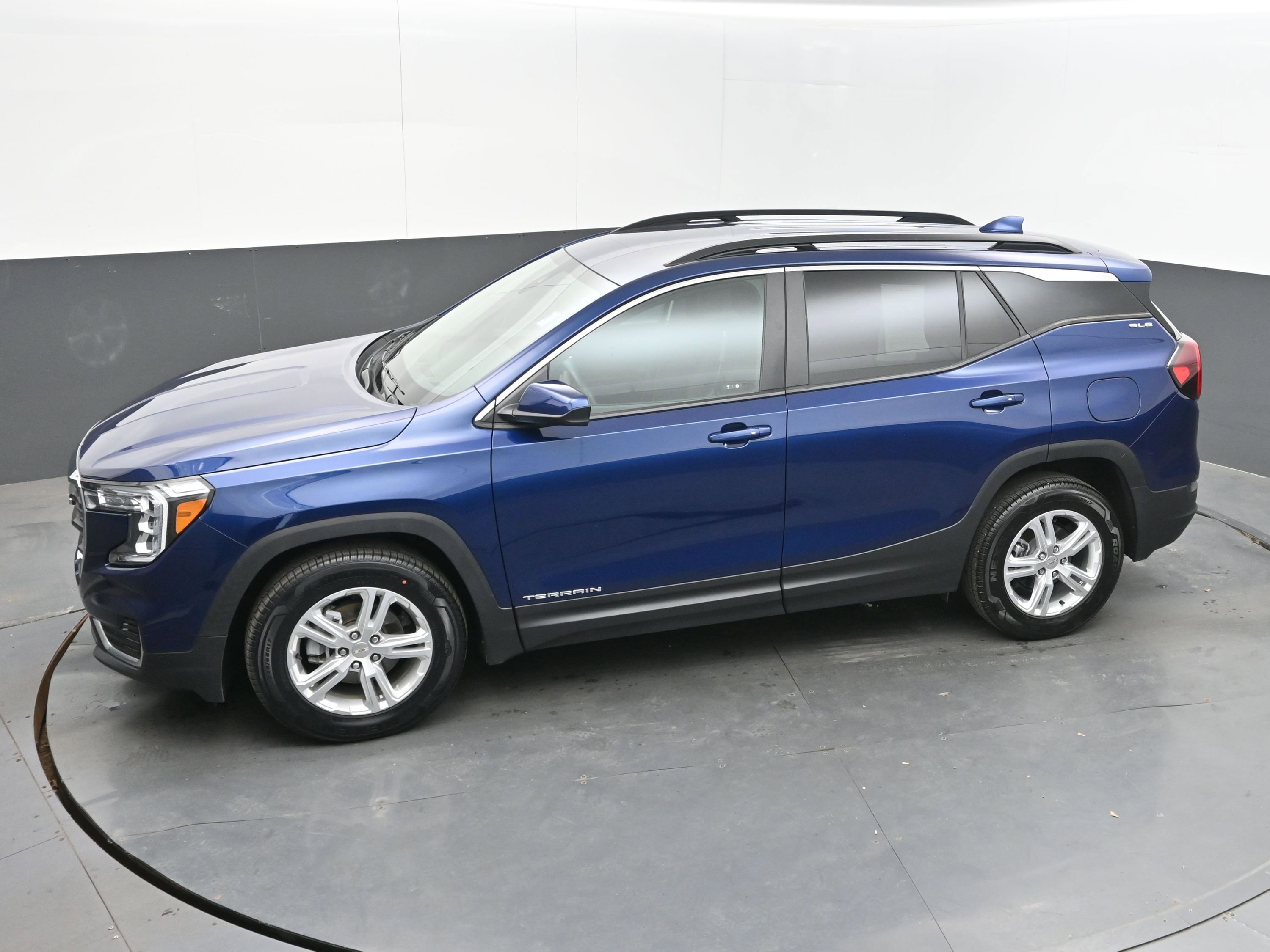 Certified 2022 GMC Terrain SLE w/ Driver Convenience Package FWD image 34