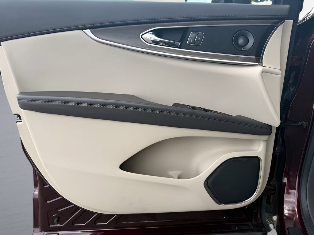 Used 2018 Lincoln MKX Reserve w/ Driver Assistance Package AWD/4WD image 9