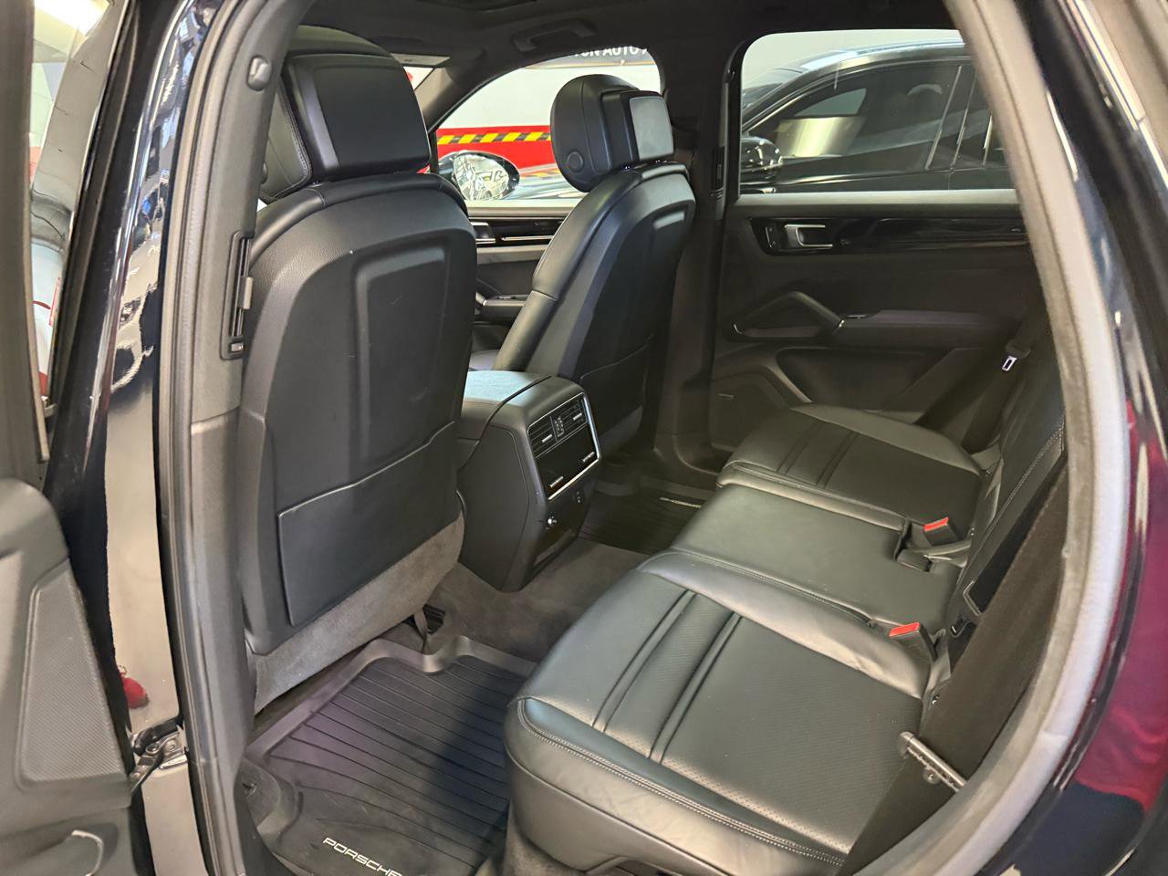 Used 2022 Porsche Cayenne Platinum Edition AWD/4WD image 32