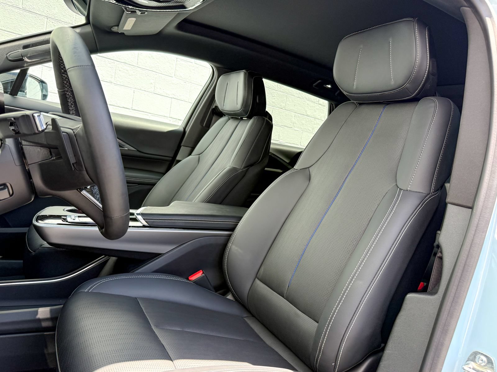 Certified 2024 Cadillac Lyriq Luxury AWD/4WD image 16