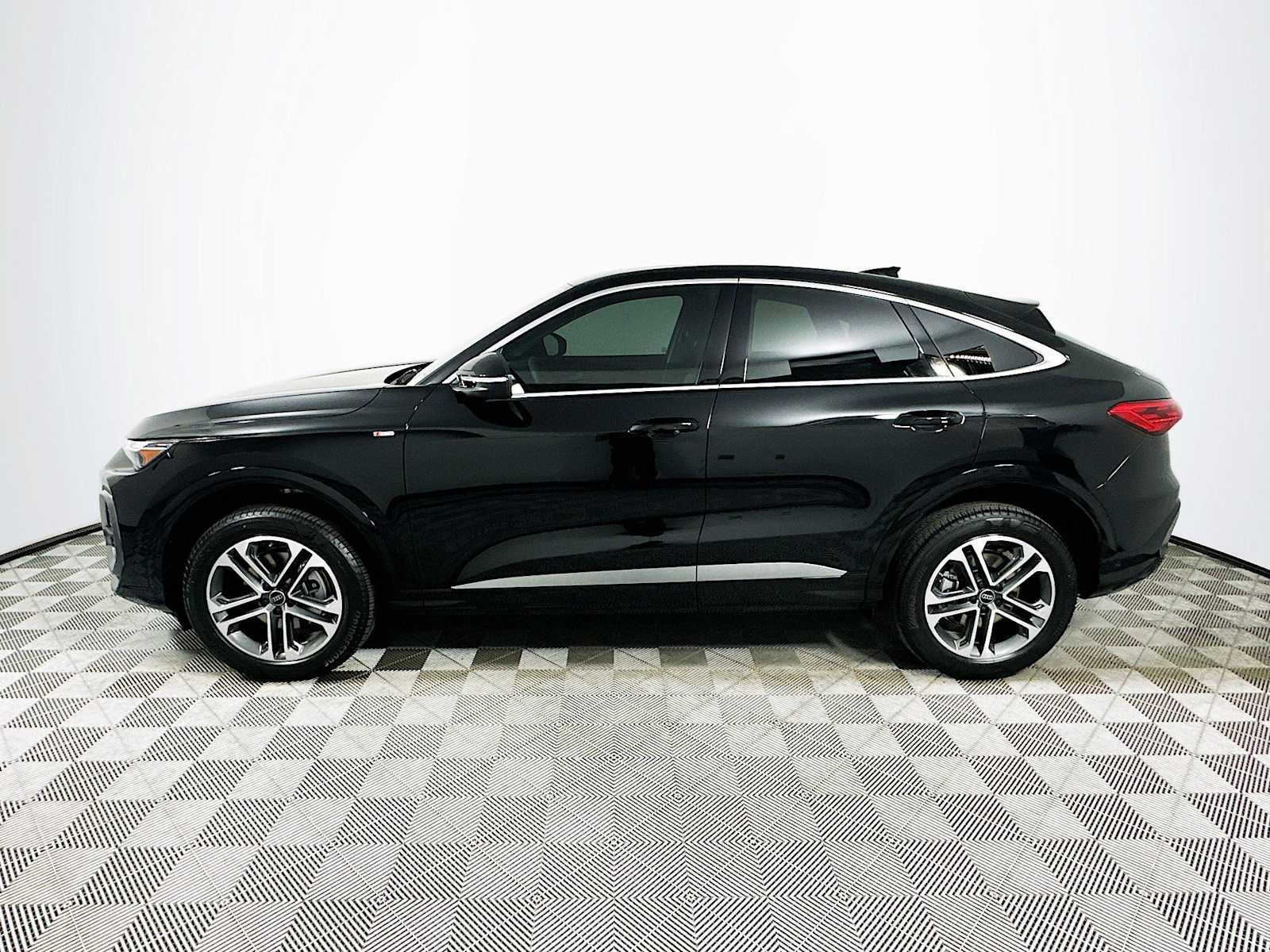New 2026 Audi Q5 Premium AWD/4WD image 4