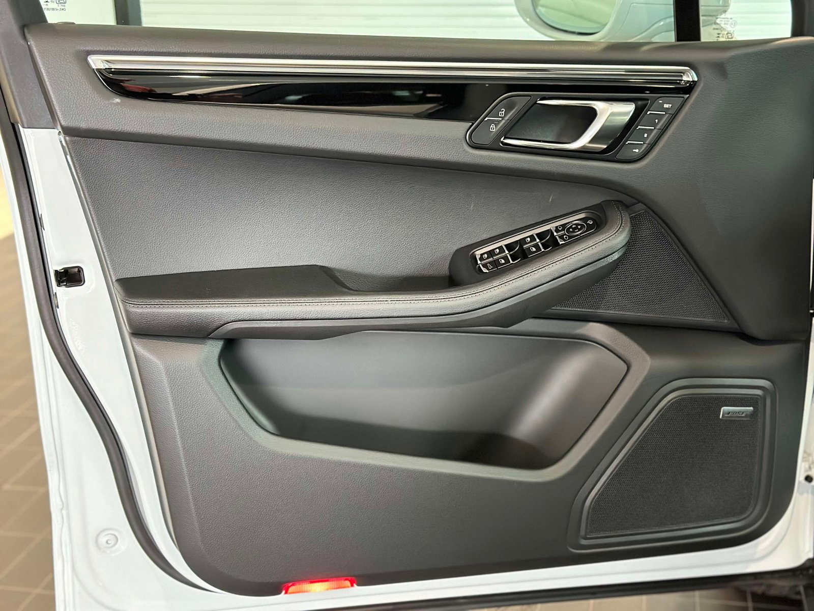 New 2026 Porsche Macan image 18