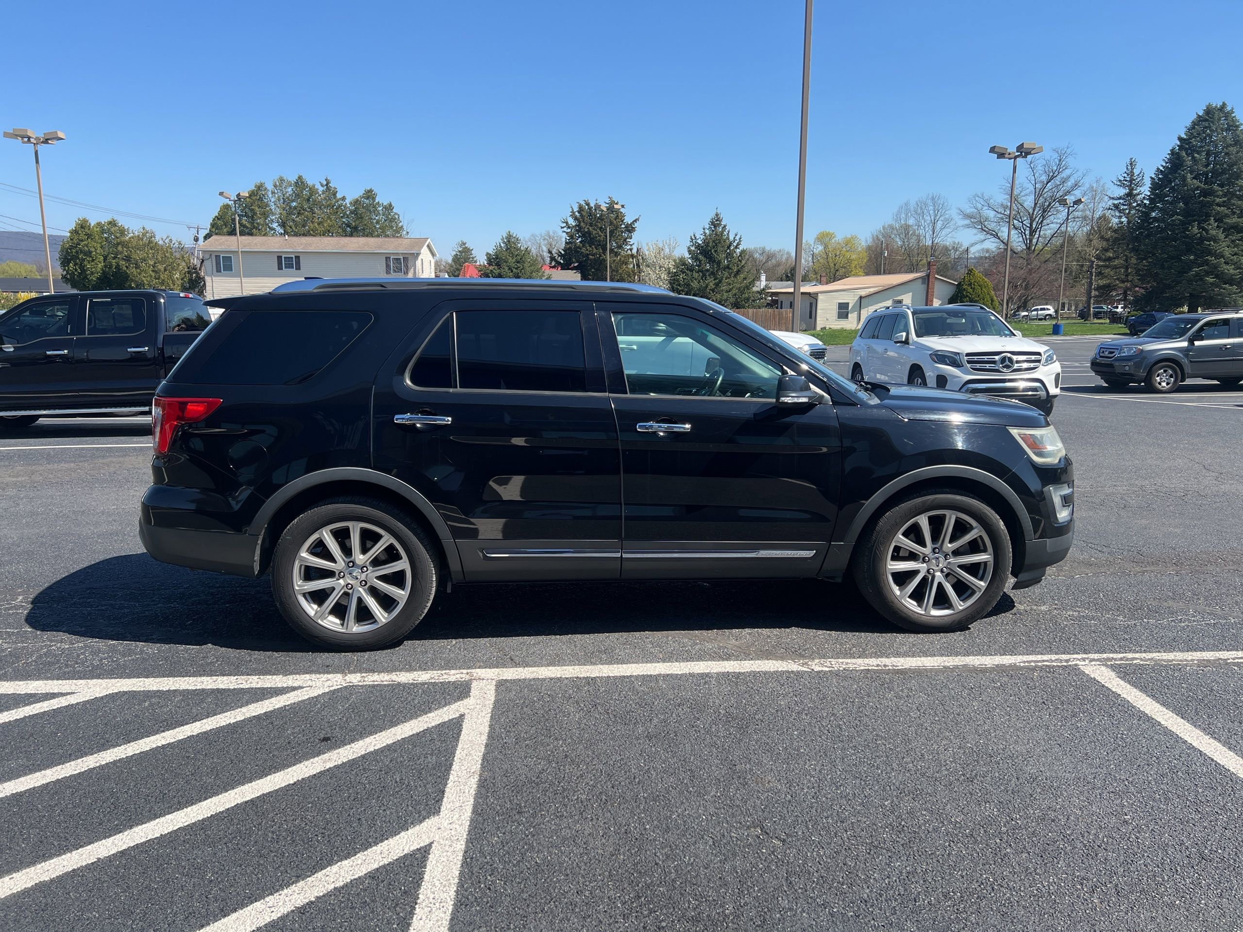 Used 2017 Ford Explorer Limited FWD image 7