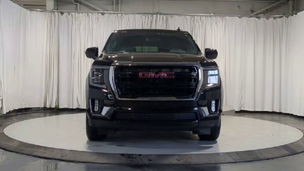 Used 2023 GMC Yukon SLE image 3