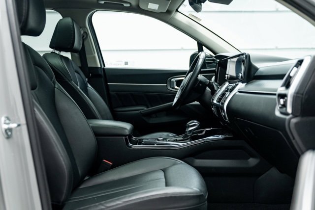 Used 2023 Kia Sorento SX image 13