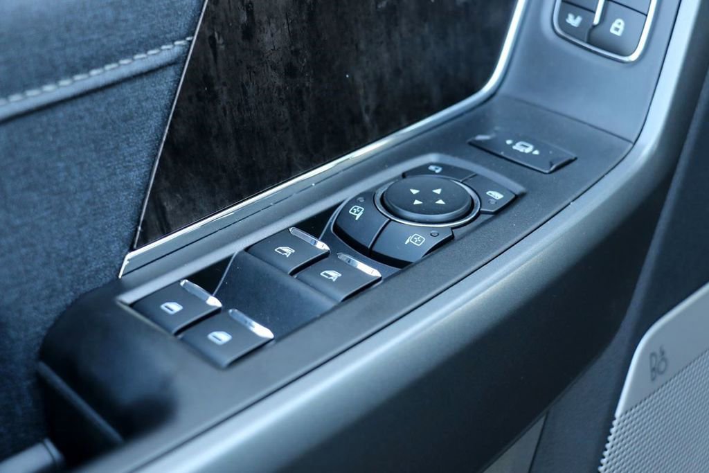 New 2026 Ford F250 Lariat w/ Black Appearance Package image 17