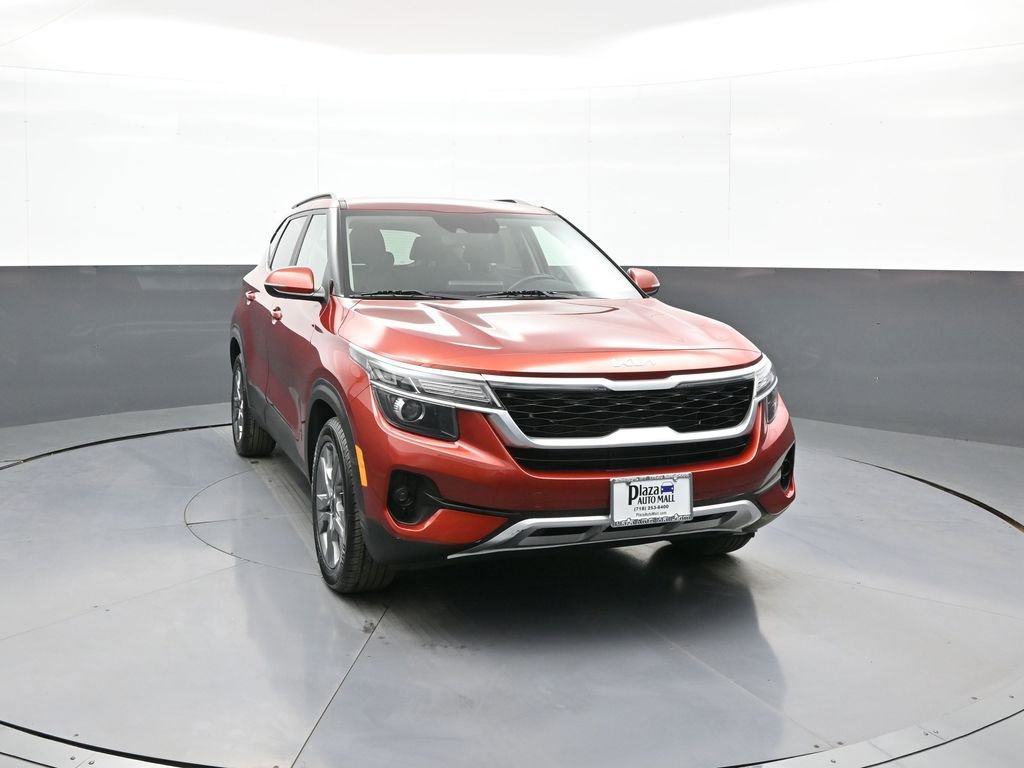 Certified 2022 Kia Seltos S image 3