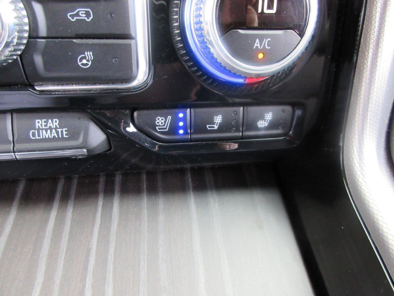 Used 2024 GMC Yukon Denali w/ Advanced Technology Package image 28