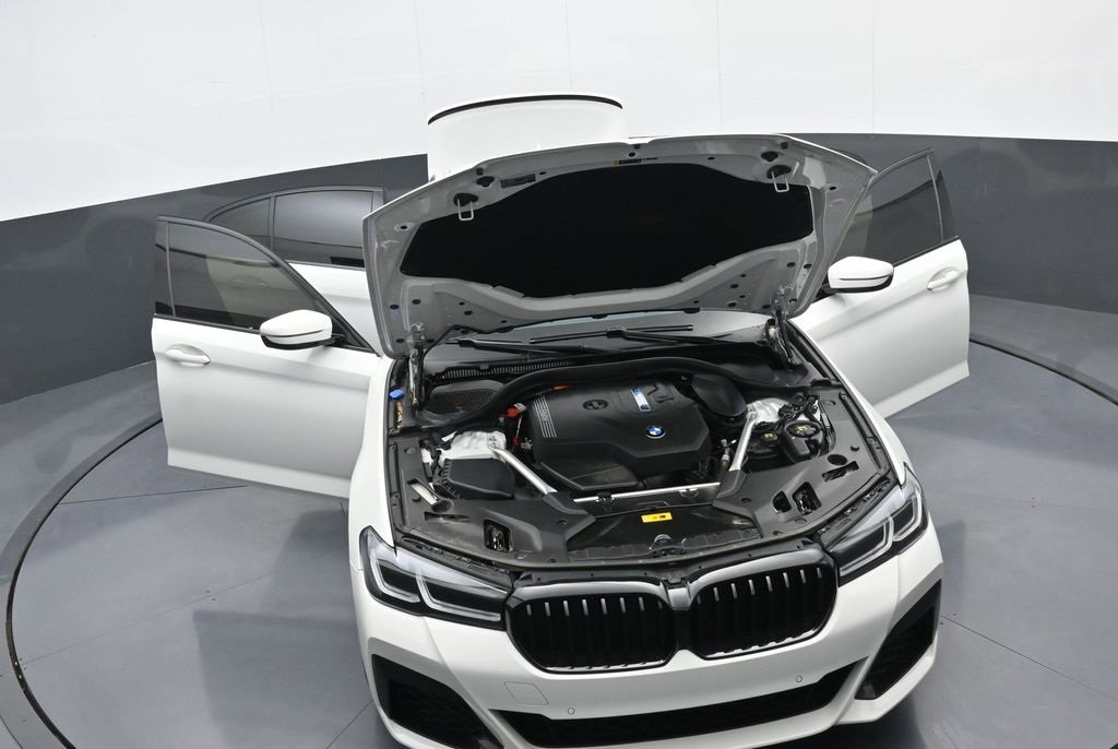 Used 2023 BMW 530e xDrive w/ Premium Package image 40