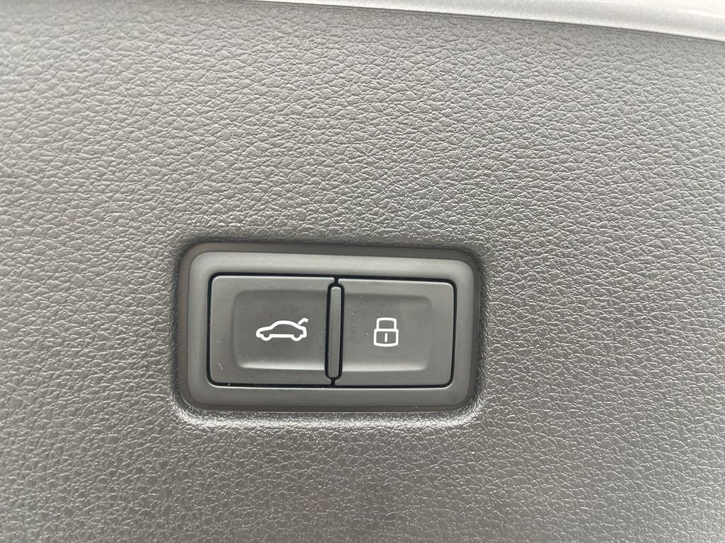 Used 2022 Audi Q8 Premium Plus image 15