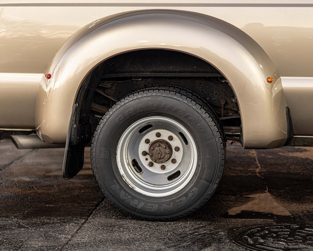 Used 2011 Ford F350 XLT w/ Camper Pkg image 11