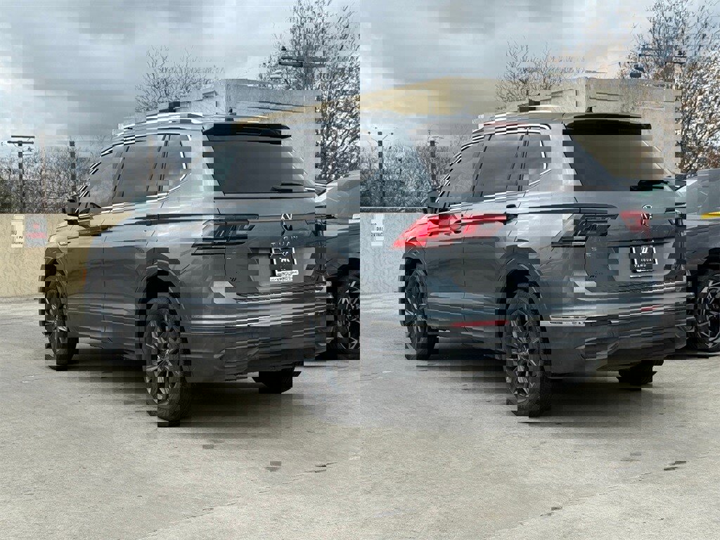 Used 2023 Volkswagen Tiguan SE image 4