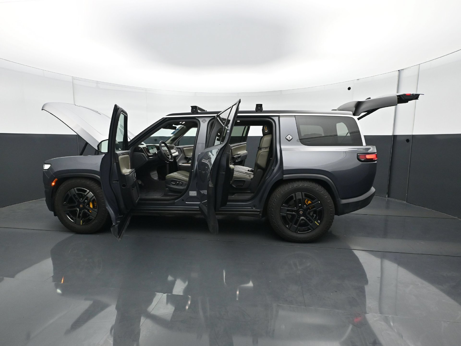 Used 2023 Rivian R1S Adventure Quad AWD/4WD image 32
