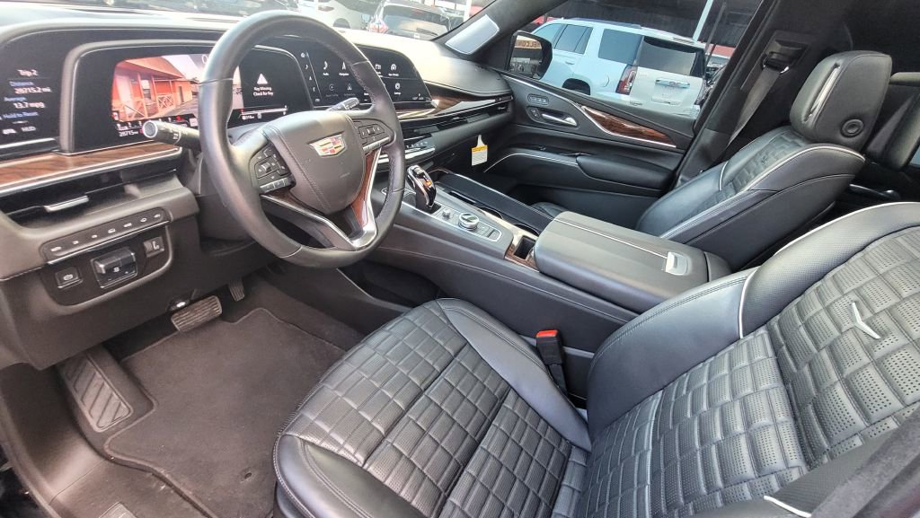 Used 2021 Cadillac Escalade Sport Platinum w/ LPO, ONYX Package image 31