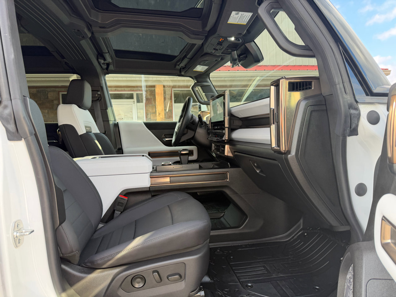 Used 2025 GMC Hummer EV 2X w/ LPO, Cargo Utility Package image 26