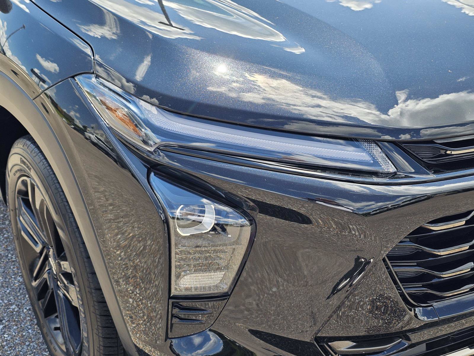 Used 2025 Chevrolet Trax ACTIV w/ Sunroof Package FWD image 4