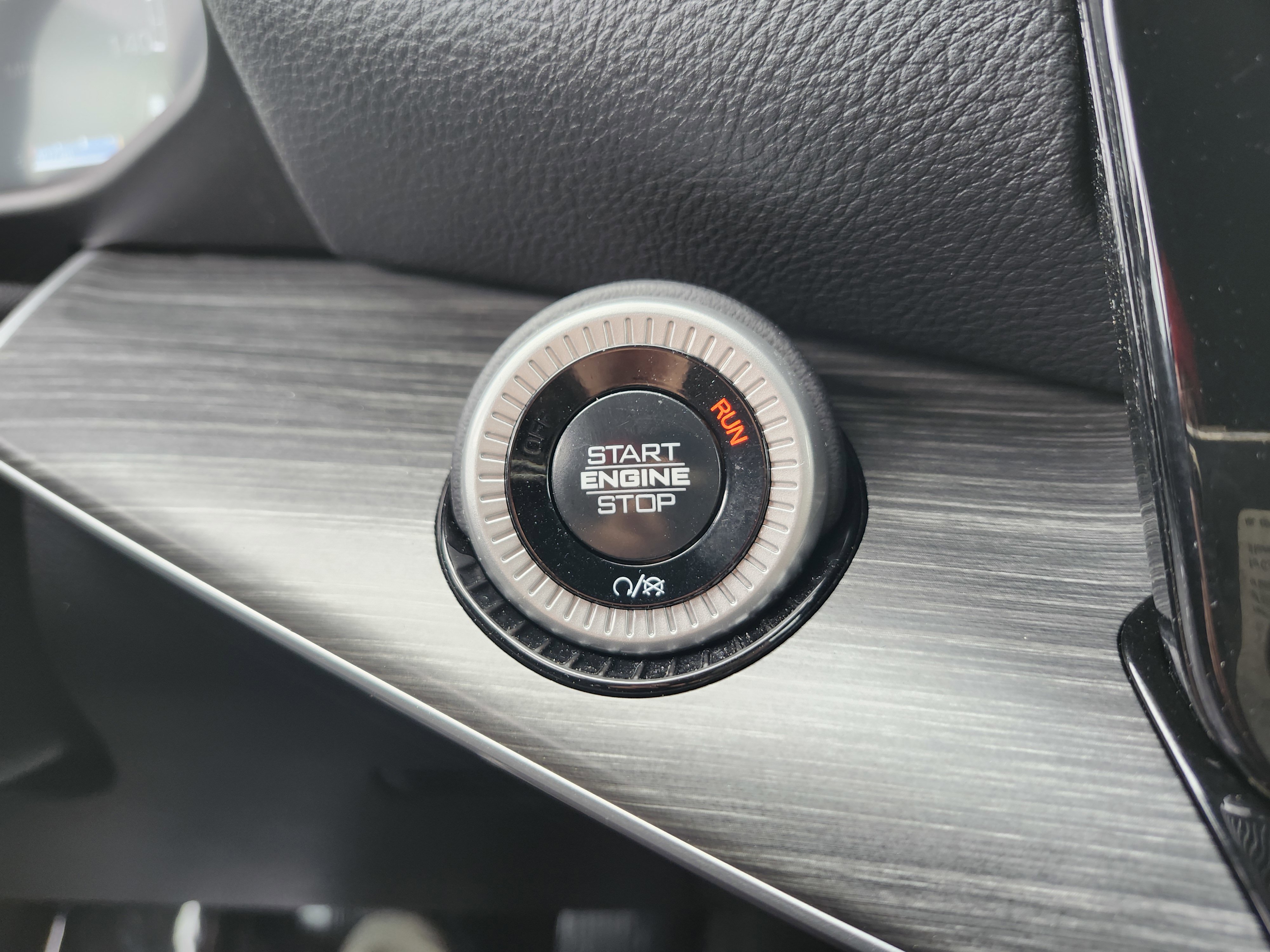 Used 2024 Jeep Wagoneer L Series II RWD image 9