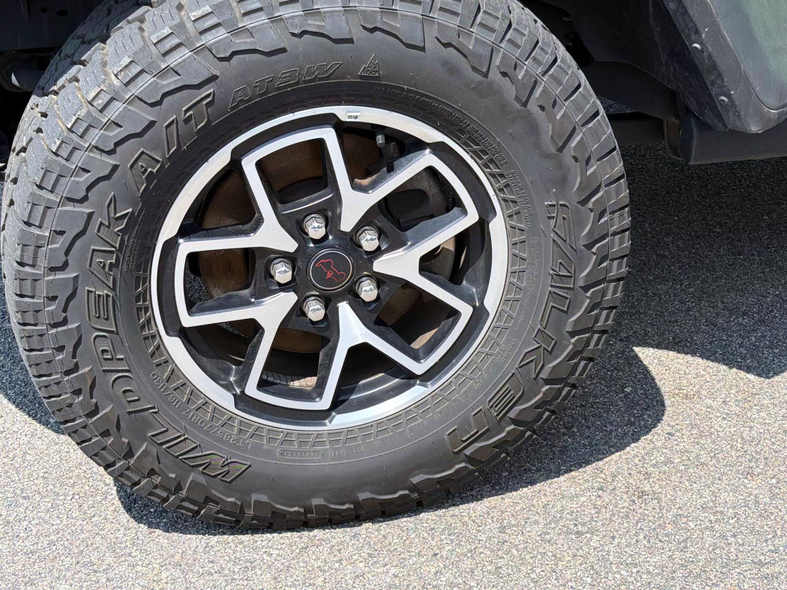 Used 2025 Jeep Gladiator Rubicon w/ Safety Group AWD/4WD image 5