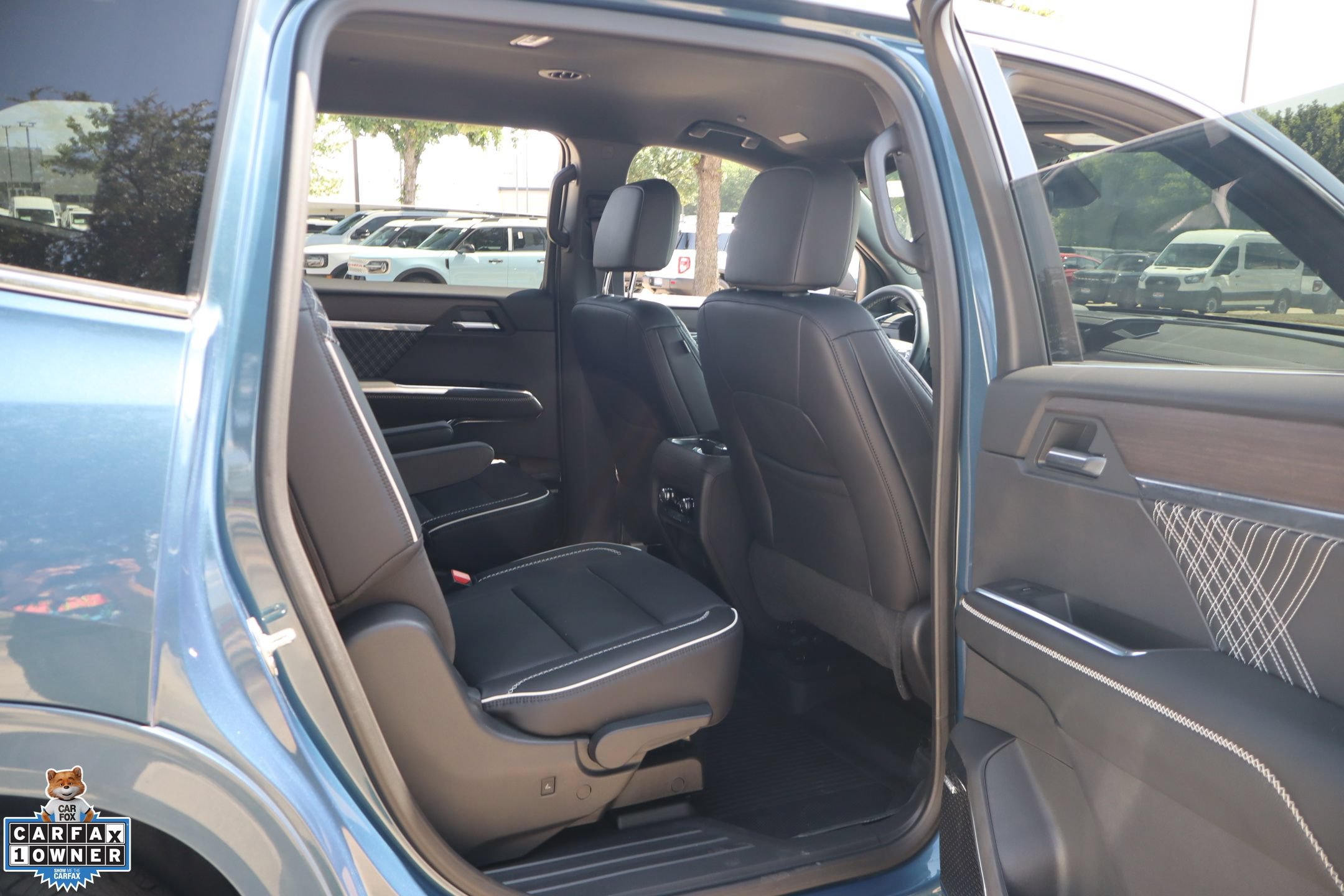 Used 2025 GMC Acadia Denali w/ LPO, Floor Liner Package FWD image 30