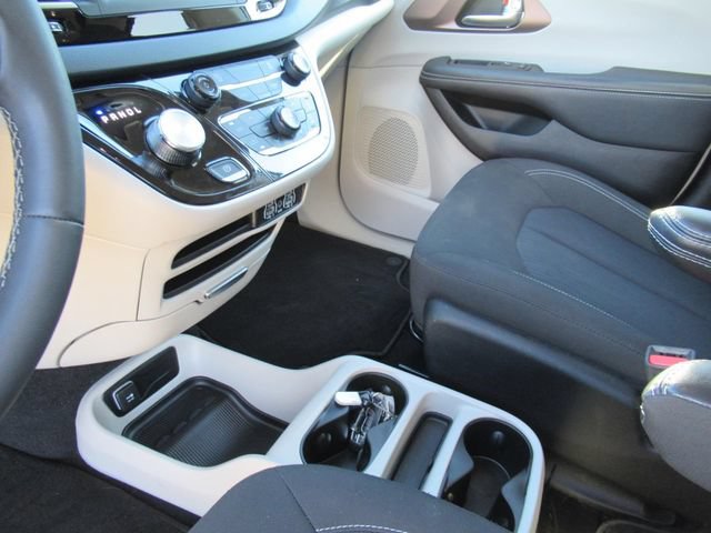 Certified 2023 Chrysler Voyager LX FWD image 17