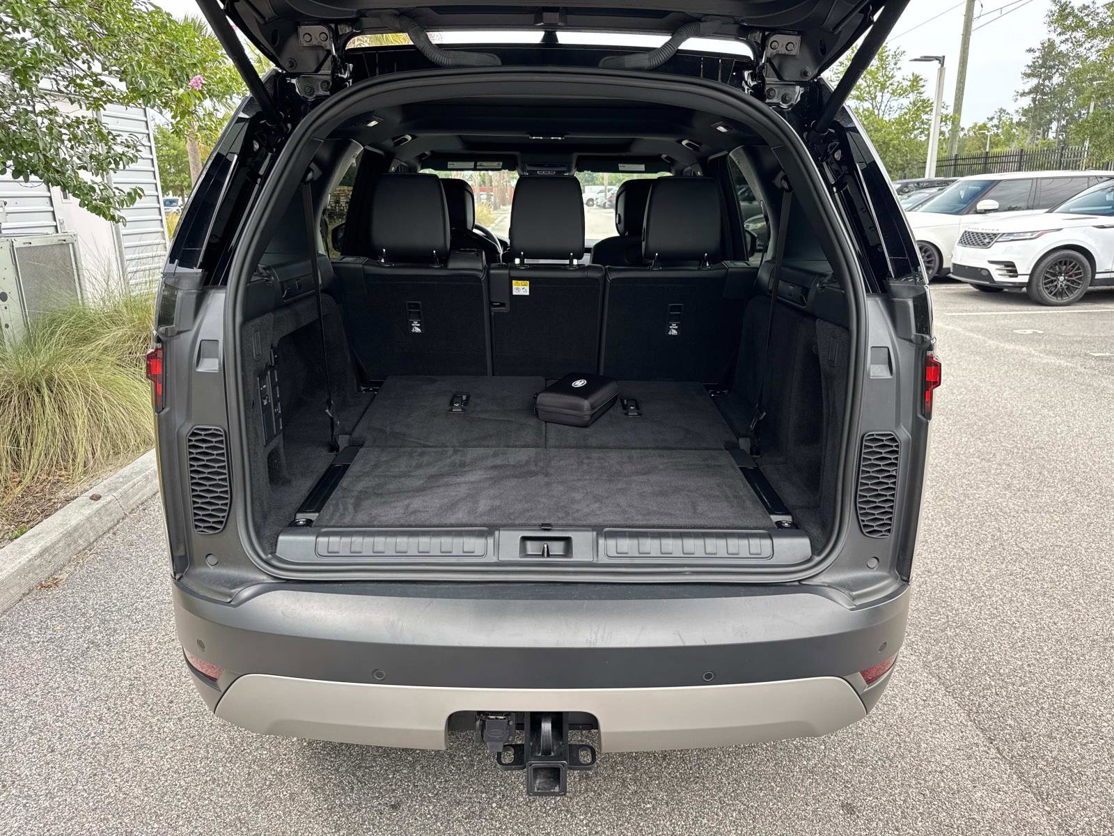 Certified 2025 Land Rover Discovery S AWD/4WD image 11