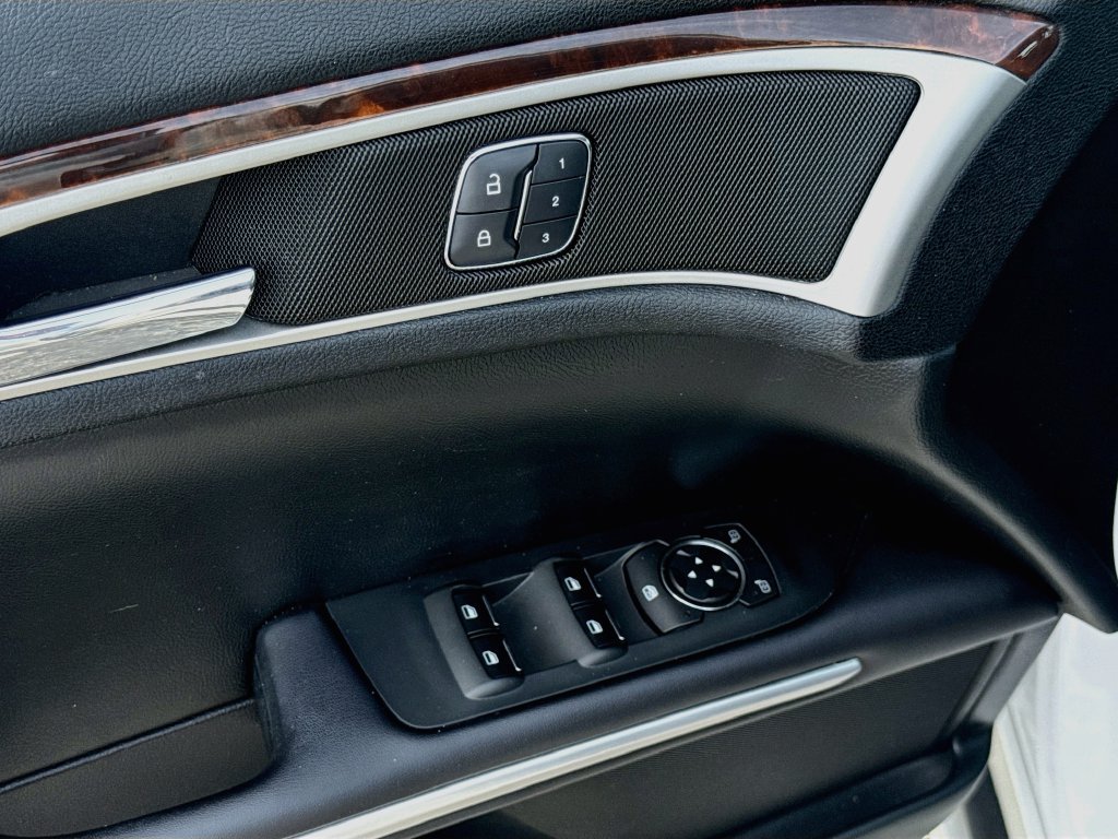 Used 2016 Lincoln MKZ FWD image 17