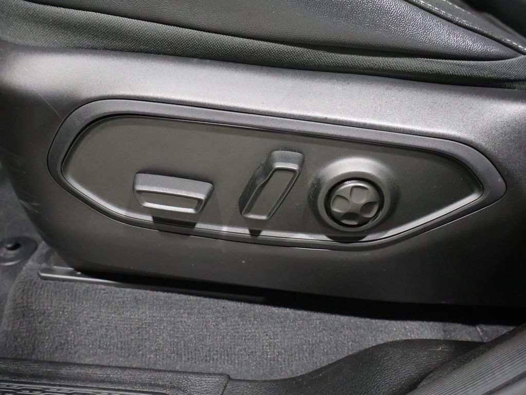 Used 2024 Jeep Grand Cherokee L Altitude AWD/4WD image 12