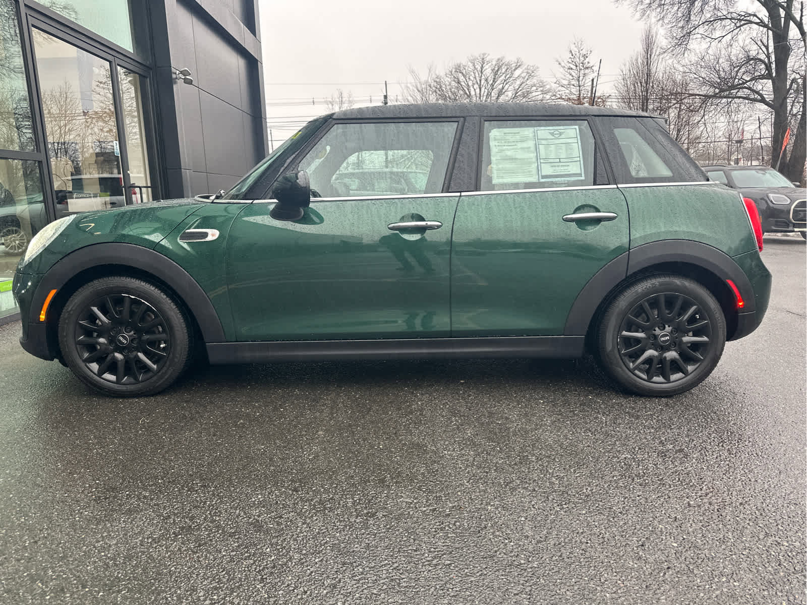 Used 2019 MINI Cooper 4-Door Hardtop image 8