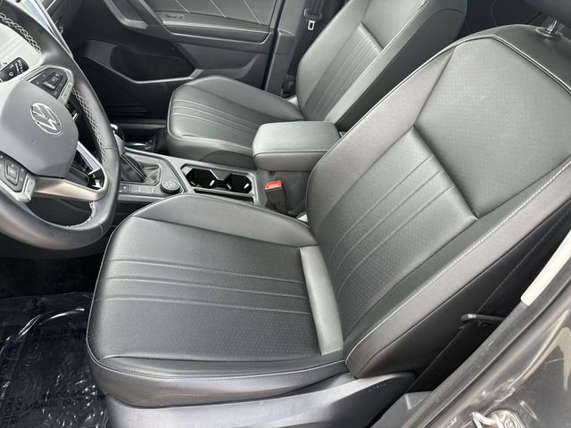 Used 2024 Volkswagen Tiguan SE AWD/4WD image 15